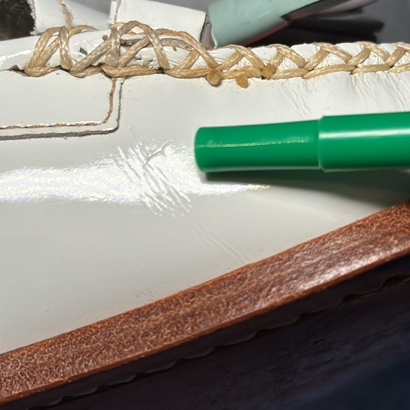 G.H. Bass & Co. White Handcrafted Patent Leather Weejuns withTassels Women’s 7.5 - Picture 11 of 12